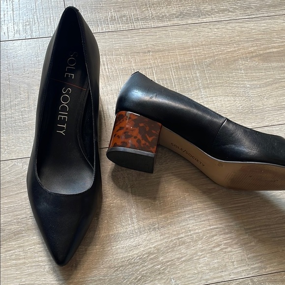 Sole Society Black Heels Classic Design - Picture 2 of 6